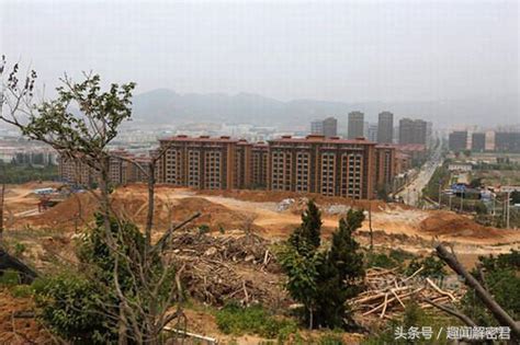 住宅 面 對 墳墓|房屋前後有墳,這種風水好嗎,住宅前面有墳墓 風水好嗎？